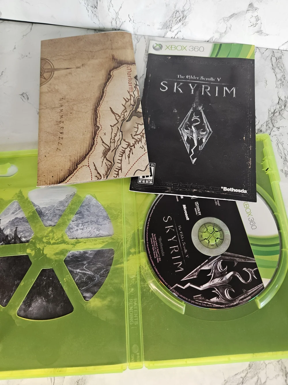 Skyrim Xbox 360  w/ Manual & Map
